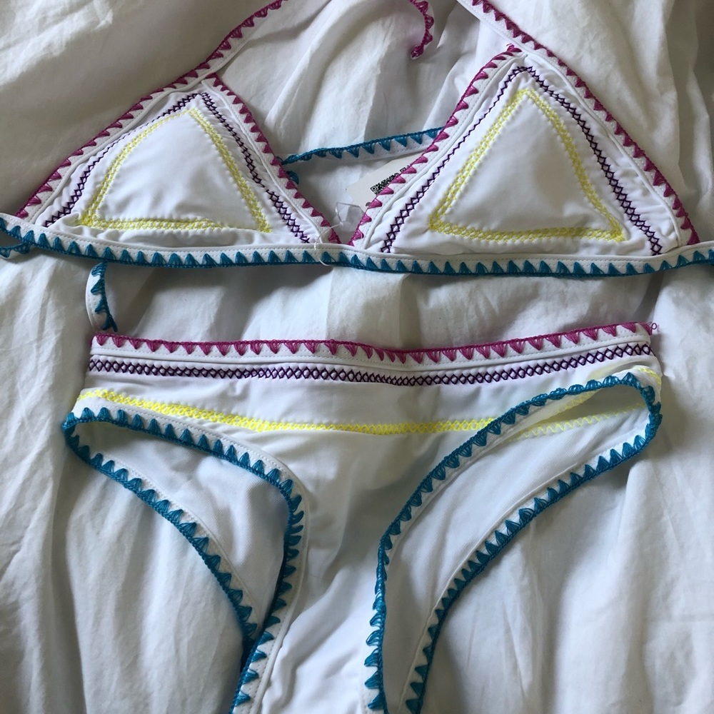 “Okinii” style bikini NWT